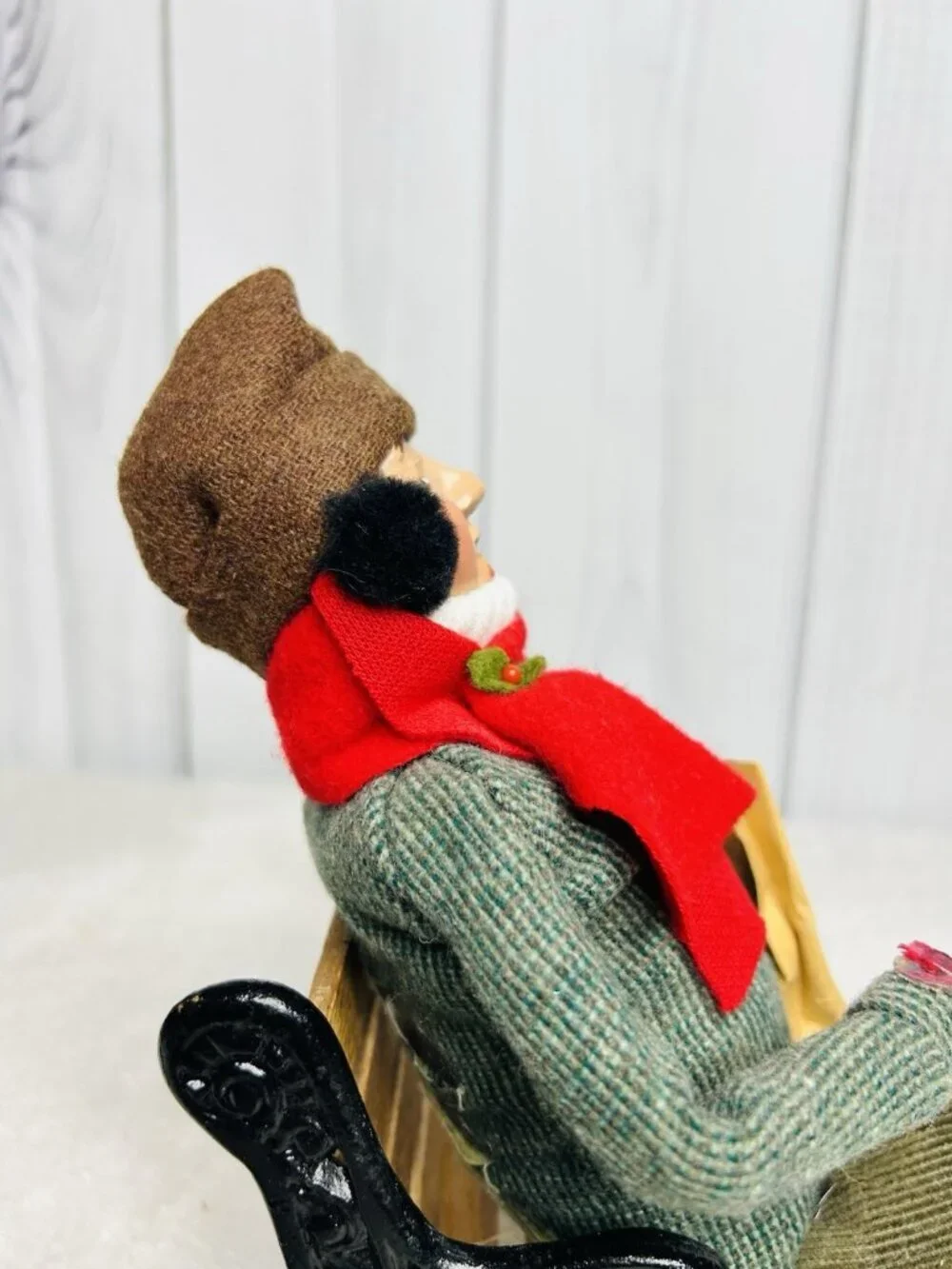 Byers Choice The Carolers Man Feeding Birds Cast Iron Park Bench Vintage 1997